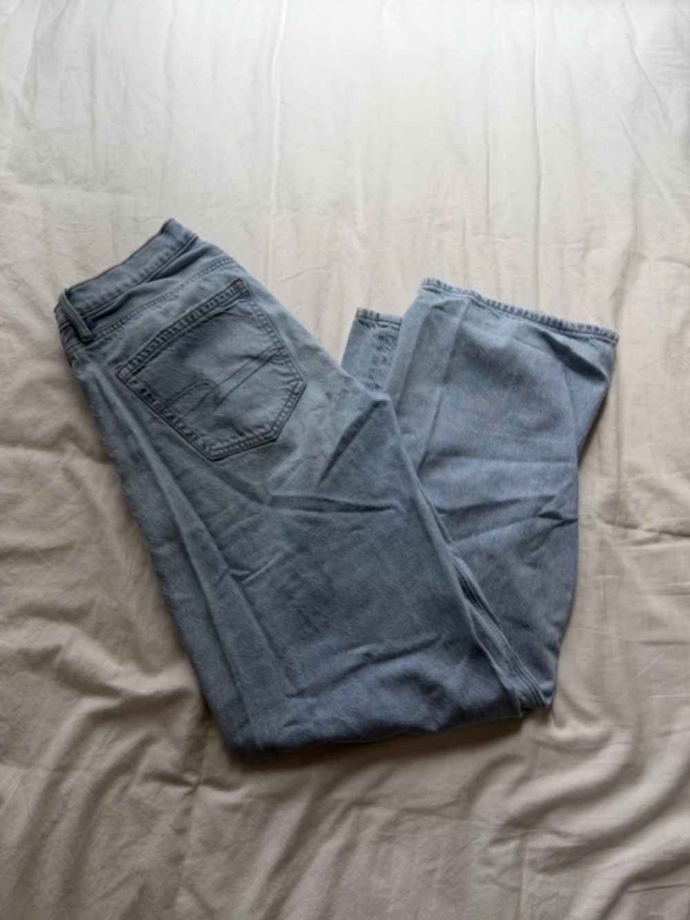 American Eagle Light Wash Baggy Straight Jeans – Size 6